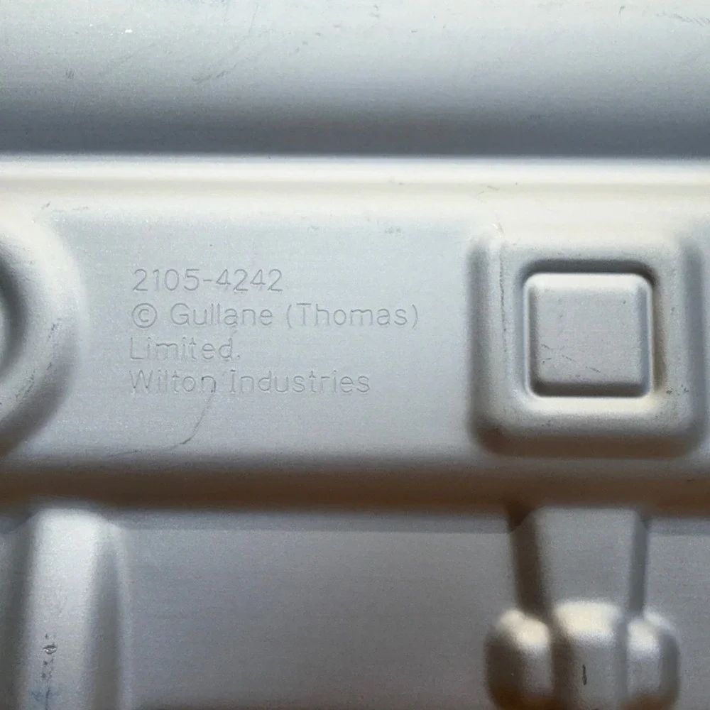 Wilton Thomas & Friends Cake Pan 13.5in Silver Aluminum Character Mold 2105-4242